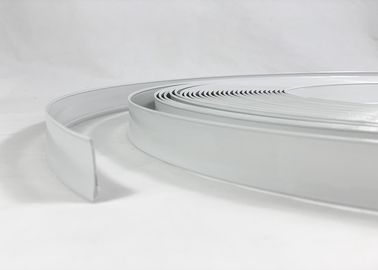 白い色のアルミニウム矢はプラスチック トリムの帽子3Dの手紙のトリムの帽子のよい耐食性を形づける