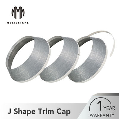 アルミニウム中心銀製色のプラスチック トリムの帽子の経路識別文字は屋外広告のための2CMの幅を整える